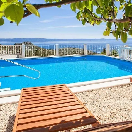 Leonard Comfortable Makarska