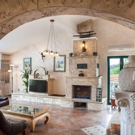 Leonard Comfortable * Makarska