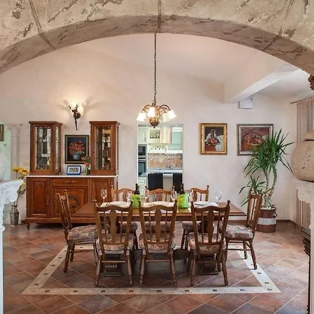 Leonard Comfortable Holiday home *