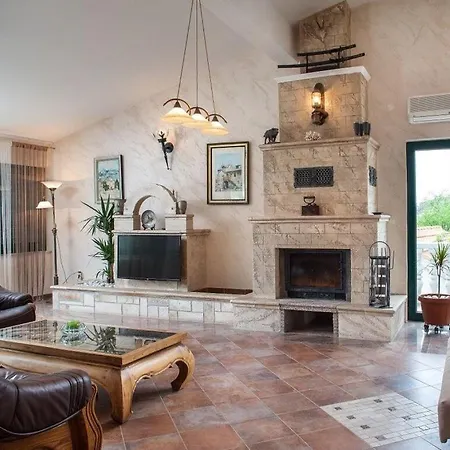 Leonard Comfortable Holiday home